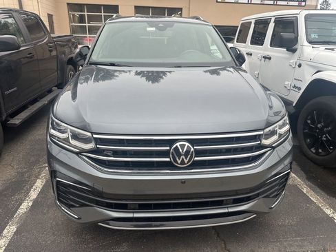 Used 2022 Volkswagen Tiguan SEL R-Line image 2