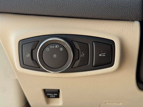 Used 2019 Lincoln MKC Select w/ Select Plus Package AWD/4WD image 18
