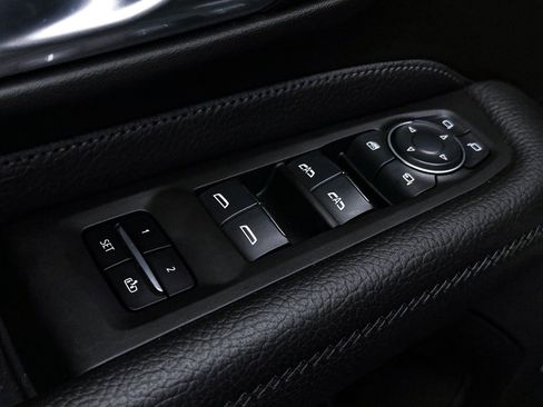 Used 2022 GMC Yukon Denali w/ Advanced Technology Package image 21