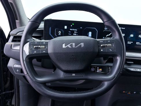 Used 2024 Kia EV9 Light Long Range RWD image 27