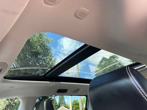 Used 2024 Chrysler Pacifica Limited w/ Uconnect Theater Family Group AWD/4WD image 12