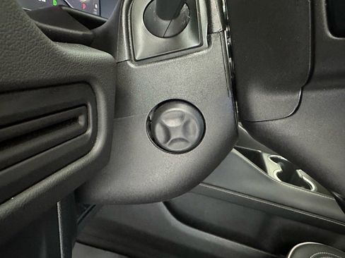 Used 2024 GMC Yukon XL SLT w/ SLT Luxury Package image 30