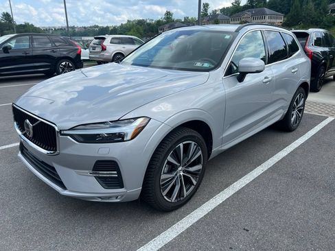 Used 2022 Volvo XC60 B5 Momentum w/ Climate Package AWD/4WD image 3