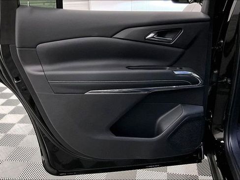 Used 2025 Chevrolet Traverse LT w/ Sun and Wheel Package image 23