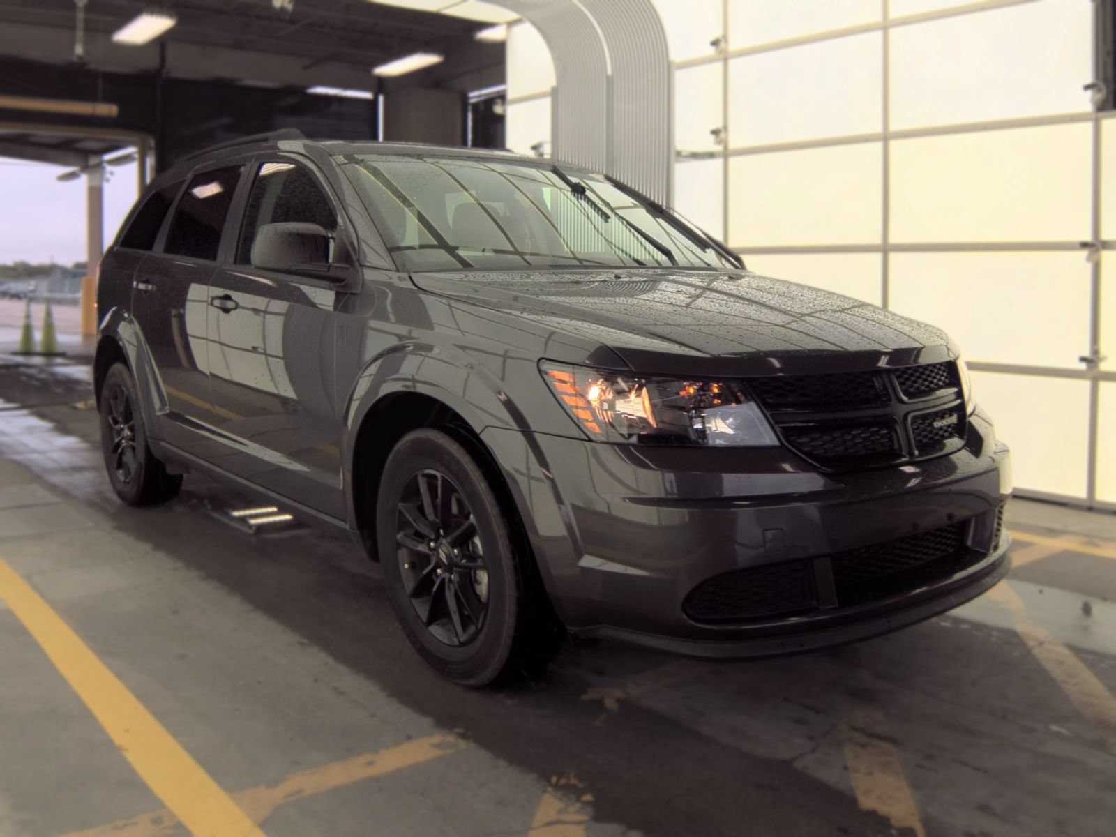 Used 2020 Dodge Journey SE w/ Blacktop Package FWD image 2