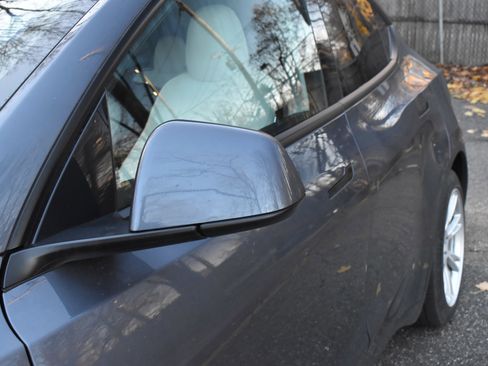 Used 2021 Tesla Model Y Long Range image 17