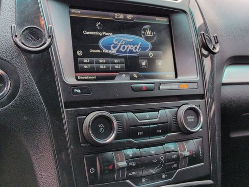 Used 2016 Ford Explorer XLT w/ Equipment Group 202A image 33