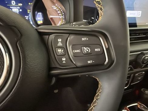 Used 2024 Jeep Wrangler Unlimited AWD/4WD image 15