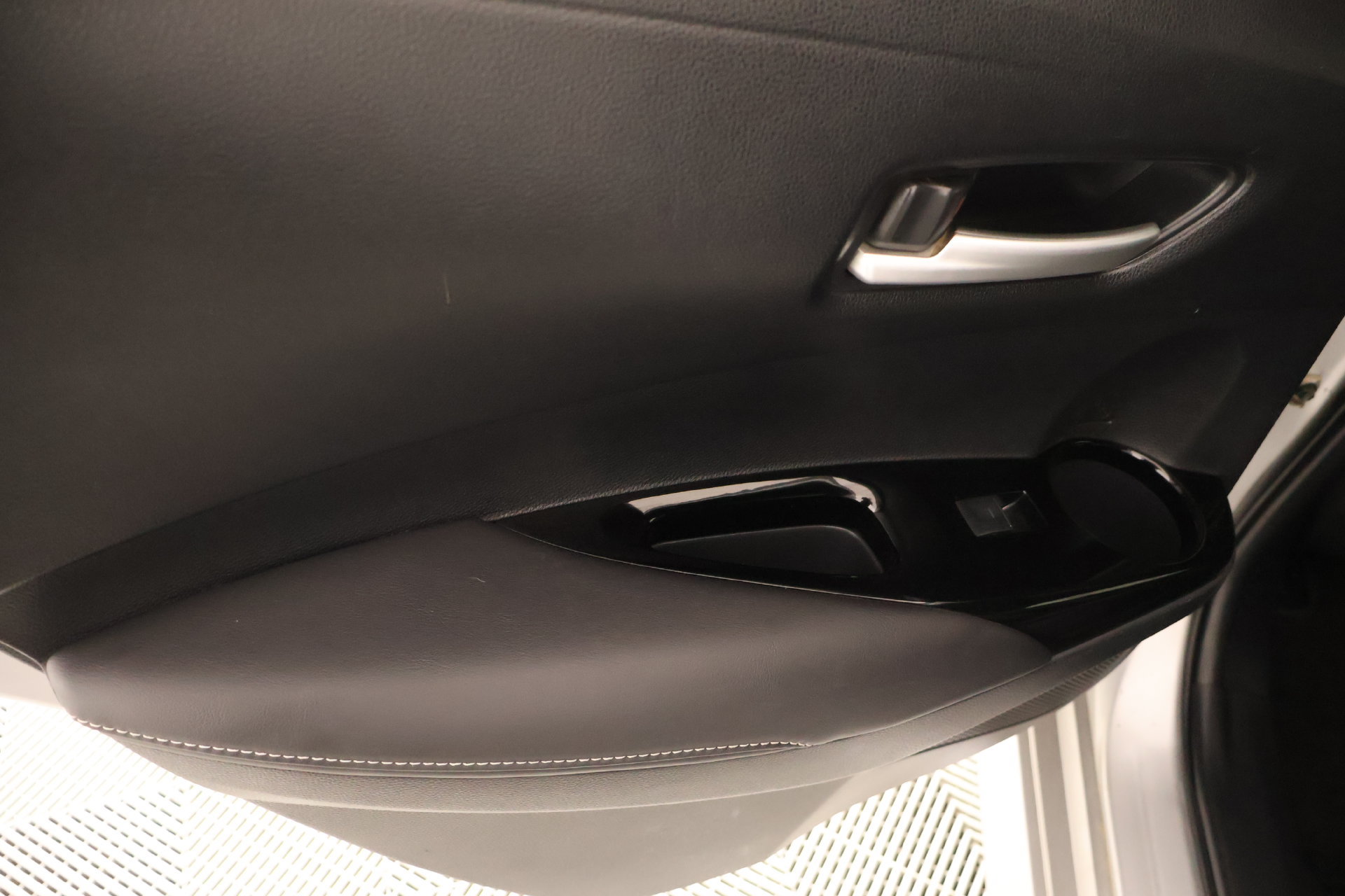 Used 2019 Toyota Corolla XSE FWD image 17