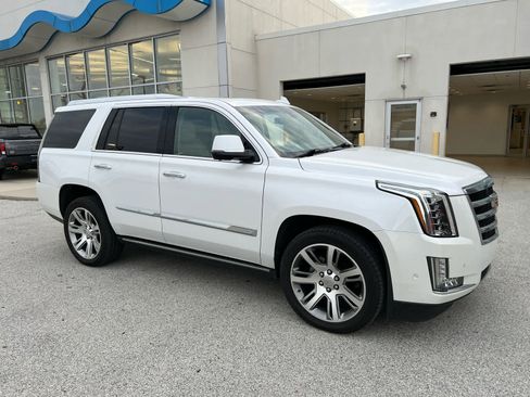 Used 2017 Cadillac Escalade Premium Luxury AWD/4WD image 1