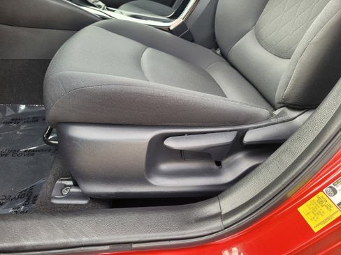 Used 2021 Toyota Corolla LE image 10