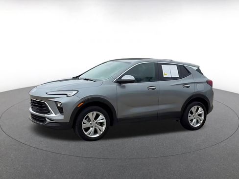 Used 2025 Buick Encore GX Preferred AWD/4WD image 8