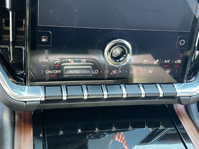 Certified 2025 GMC Yukon XL Denali AWD/4WD image 32