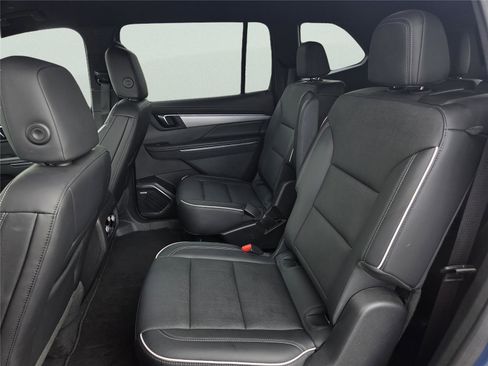 Used 2025 Buick Enclave Preferred FWD image 21