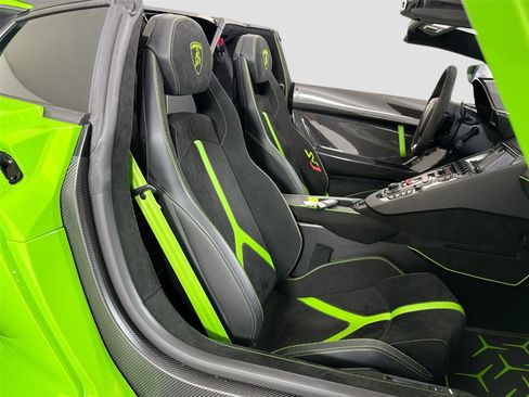 Used 2021 Lamborghini Aventador SVJ image 30