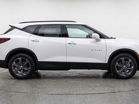 Used 2025 Chevrolet Blazer LT FWD image 11