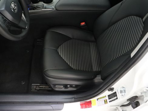 Certified 2023 Toyota Camry SE w/ Convenience Package image 15