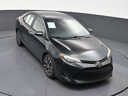 Used 2018 Toyota Corolla LE image 19