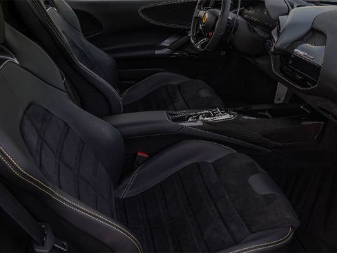 Used 2023 Ferrari SF90 Spider image 42