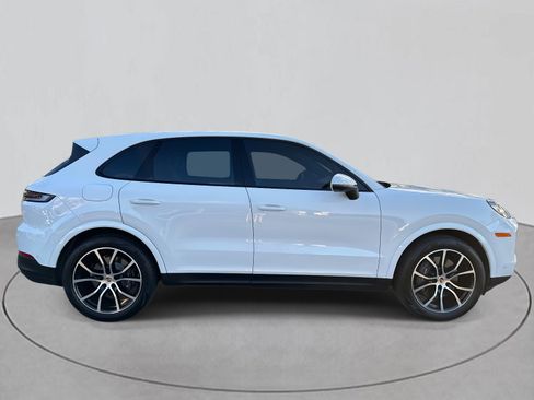 Used 2024 Porsche Cayenne image 6