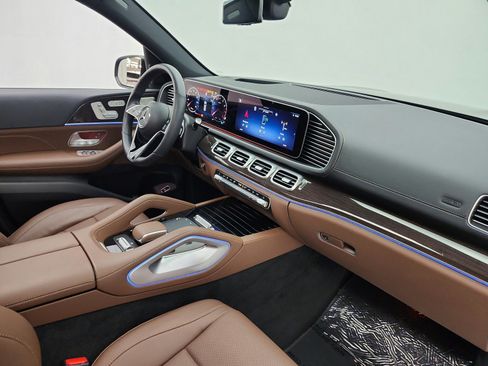 Certified 2026 Mercedes-Benz GLS 450 4MATIC image 22
