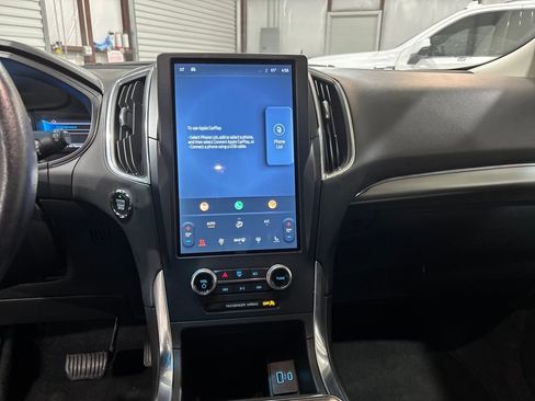 Used 2023 Ford Edge Titanium image 10