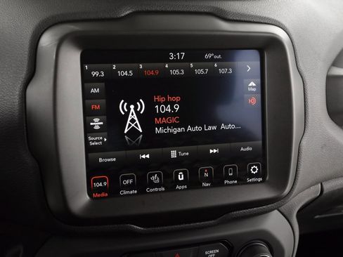 Certified 2023 Jeep Renegade Trailhawk w/ Trailhawk Elite Group image 32