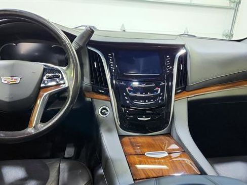 Used 2019 Cadillac Escalade Premium Luxury RWD image 25
