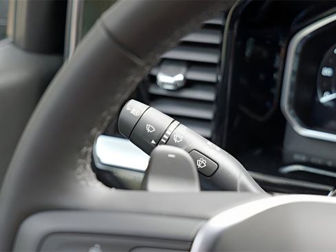 New 2026 GMC Sierra 1500 SLT image 17