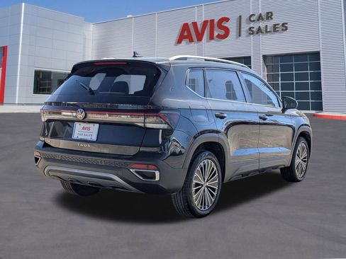 Used 2025 Volkswagen Taos SE image 6