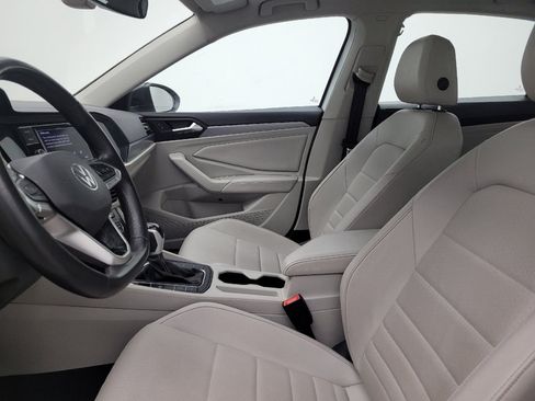 Used 2024 Volkswagen Jetta SE w/ Panoramic Sunroof Package image 17