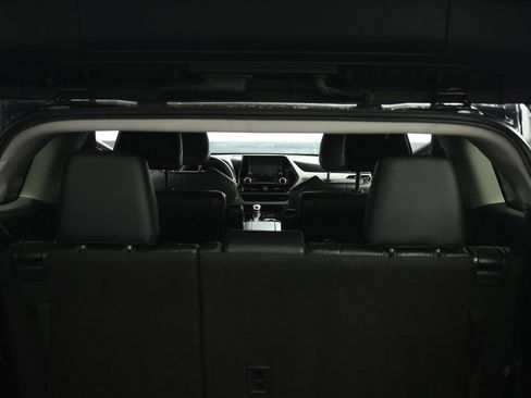 Used 2021 Toyota Highlander XLE AWD/4WD image 61