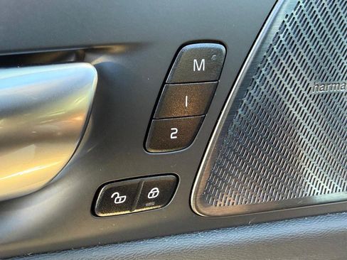 Certified 2023 Volvo XC60 B5 Ultimate w/ Climate Package image 16