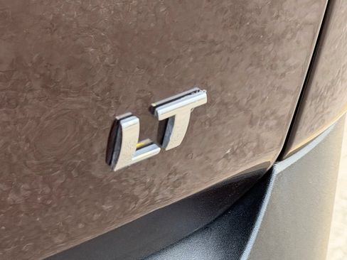 Used 2023 Chevrolet Traverse LT FWD image 12