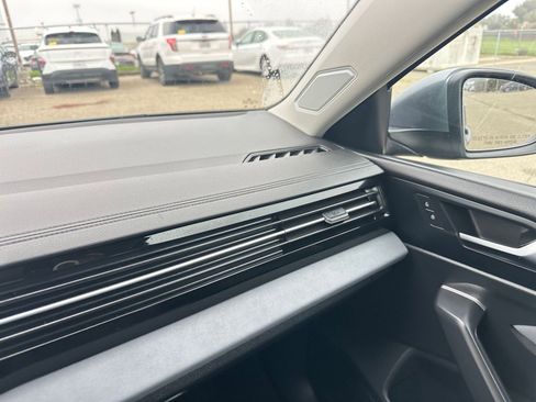 Used 2025 Volkswagen Jetta SE image 35