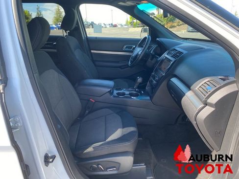 Used 2018 Ford Explorer XLT w/ Equipment Group 201A FWD image 17