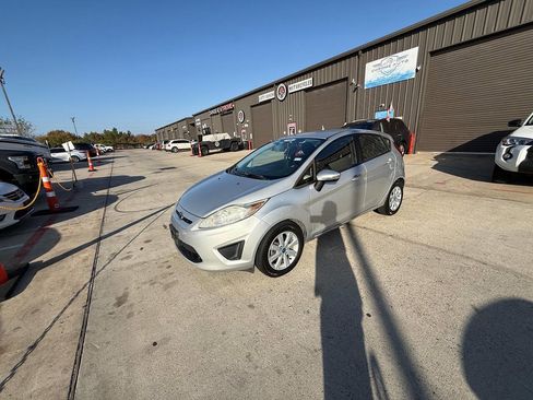 Used 2013 Ford Fiesta SE image 20