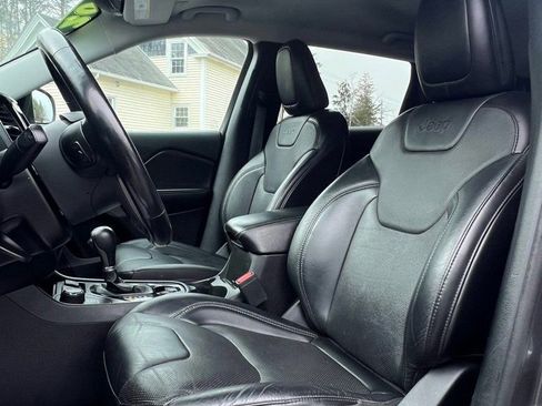 Used 2020 Jeep Cherokee Limited image 10