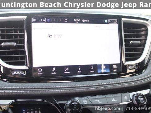 Used 2026 Chrysler Pacifica Select image 29