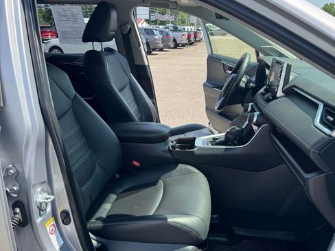 Used 2019 Toyota RAV4 Limited w/ Advanced Technology Package image 14