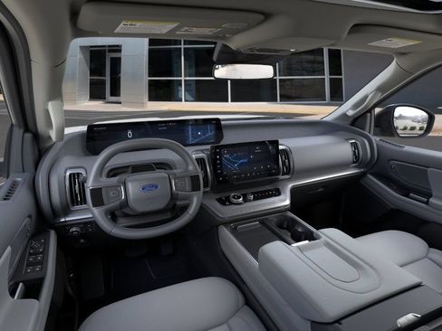Used 2025 Ford Expedition Active AWD/4WD image 9