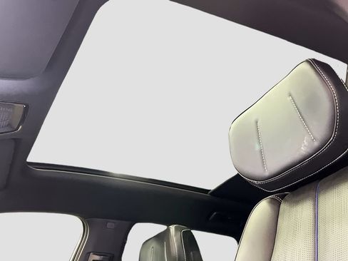 Used 2025 Cadillac Lyriq Sport AWD/4WD image 22