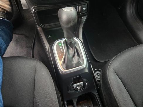 Used 2018 Jeep Renegade Latitude image 9