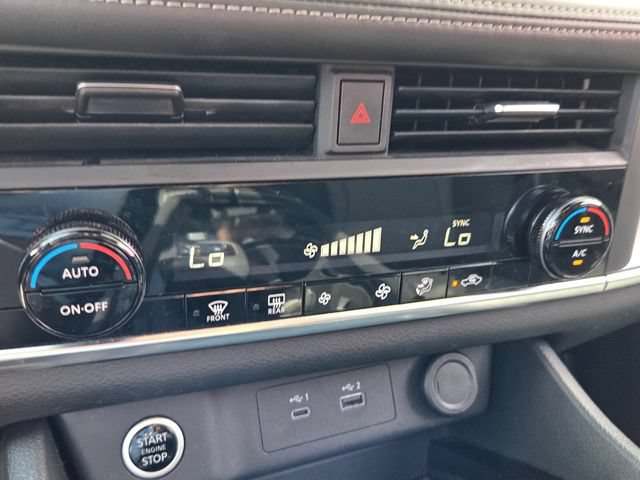 Used 2023 Nissan Rogue SV FWD image 25