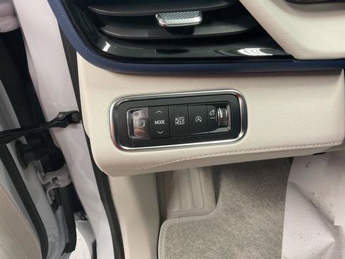 New 2026 Buick Enclave Avenir w/ Super Cruise Package FWD image 17