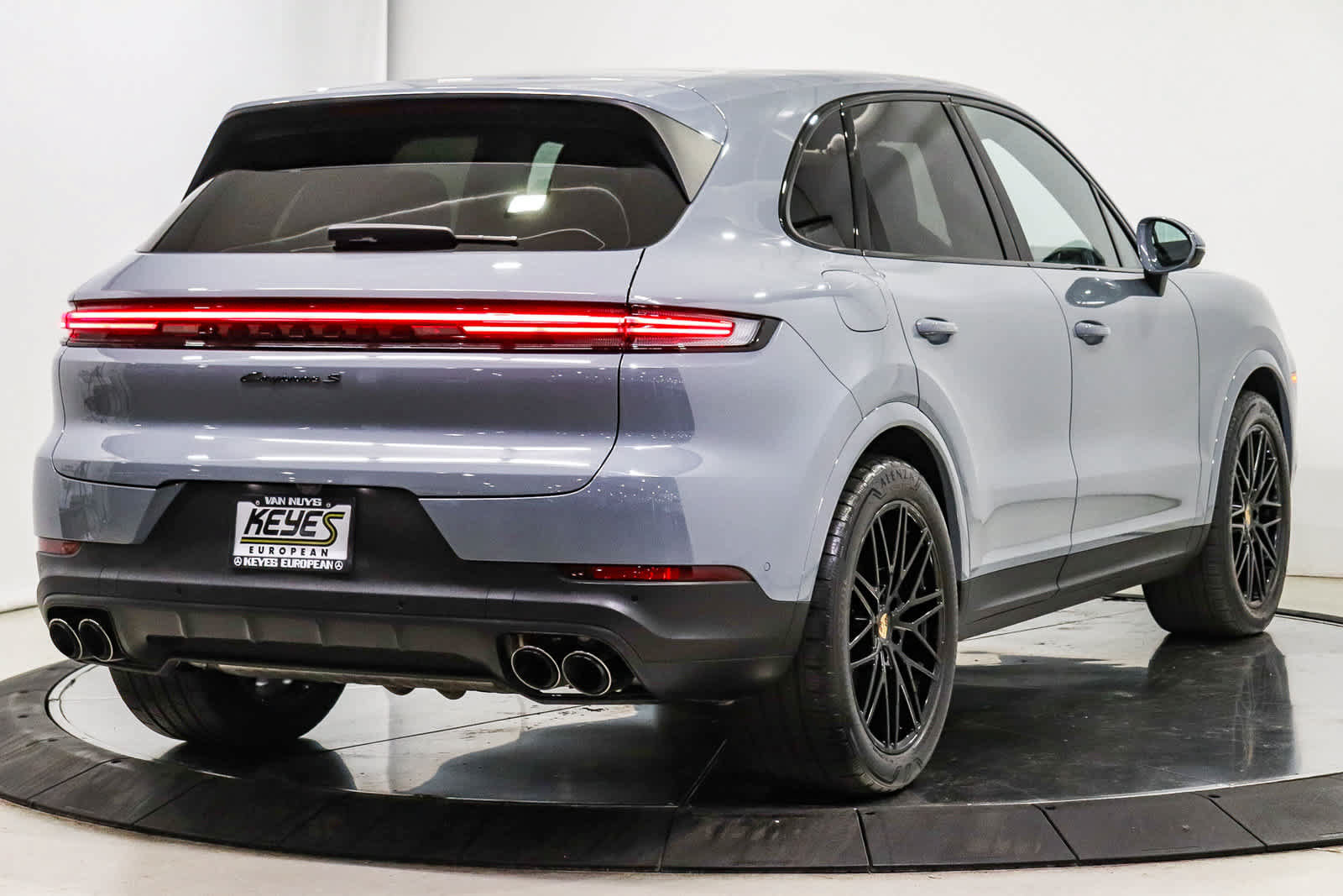 Used 2024 Porsche Cayenne S AWD/4WD image 6