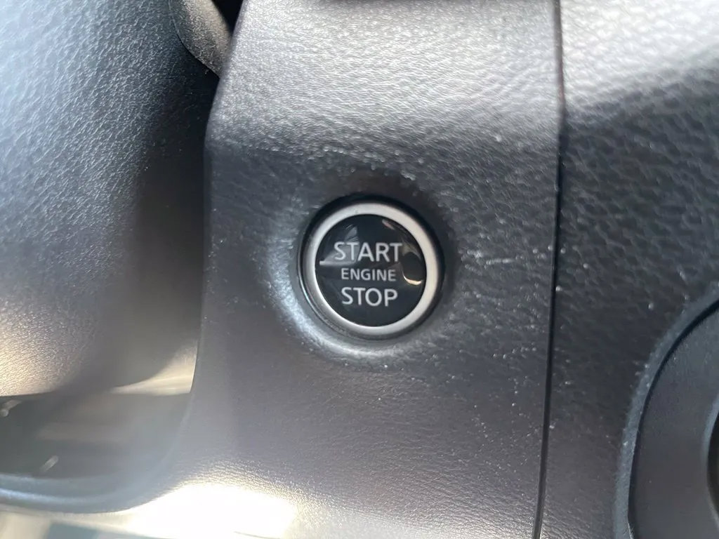 Used 2023 Nissan Frontier SV AWD/4WD image 30