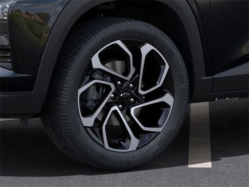 New 2025 Chevrolet Trax RS w/ Sunroof Package image 9