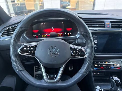 Used 2023 Volkswagen Tiguan SE R-Line AWD/4WD image 9