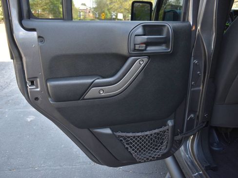 Used 2018 Jeep Wrangler Unlimited Sport S image 13